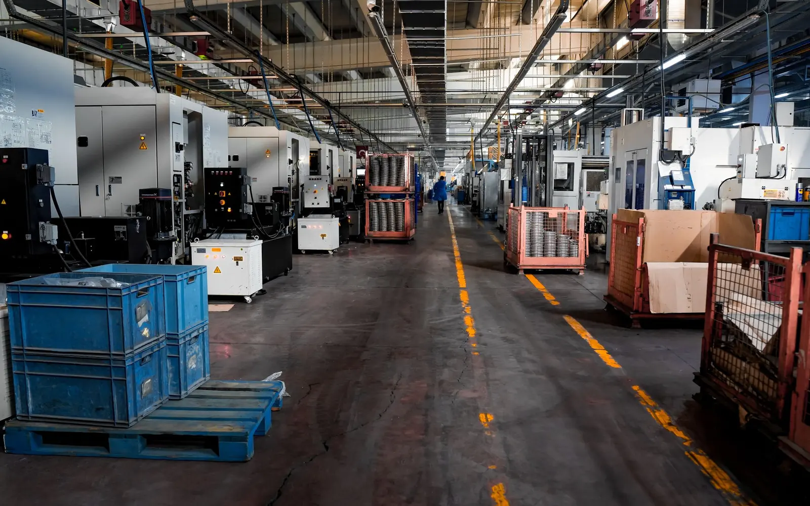 Advanced manufacturing floor with operational plant leadership